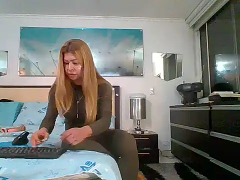 Mirianzapata 1 online show from 31, 10, 2025