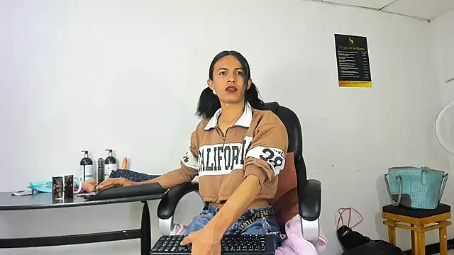 Aisha hotts777 online show from 27, 11, 2025