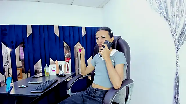 Aisha hotts777 online show from 28, 7, 2026