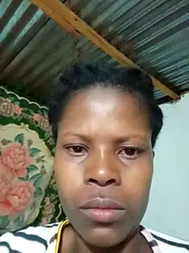 Snapshot of Caramelchick01 chatting on 20, 10, 2025 Caramelchick01 online show from 20, 10, 2025