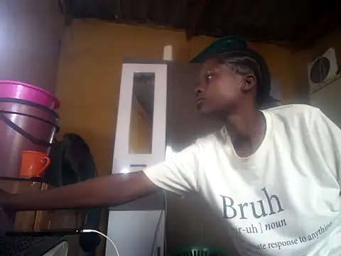 Snapshot of Caramelchick01 chatting on 29, 10, 2025 Caramelchick01 online show from 29, 10, 2025