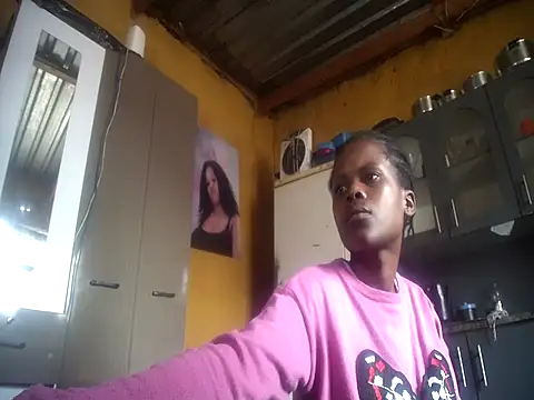 Snapshot of Caramelchick01 chatting on 18, 11, 2025 Caramelchick01 online show from 18, 11, 2025