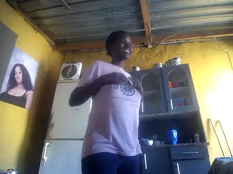 Snapshot of Caramelchick01 chatting on 19, 11, 2025 Caramelchick01 online show from 19, 11, 2025