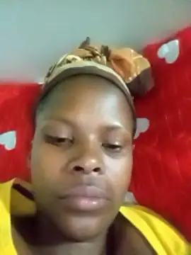 Snapshot of Caramelchick01 chatting on 4, 12, 2025 Caramelchick01 online show from 4, 12, 2025