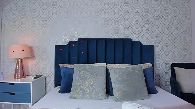 ashleythompson2025 online show from 24, 4, 2026