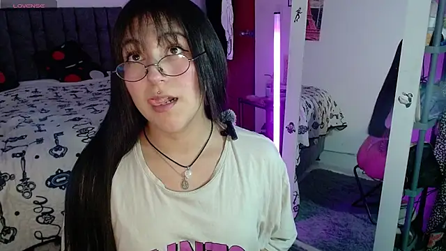 Snapshot of lilitth777 chatting on 5, 2, 2026 lilitth777 online show from 5, 2, 2026