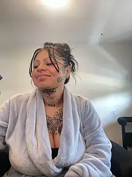 Snapshot of chicanachic13 chatting on 21, 9, 2025 chicanachic13 online show from 21, 9, 2025