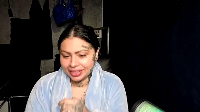 Snapshot of chicanachic13 chatting on 23, 11, 2025 chicanachic13 online show from 23, 11, 2025