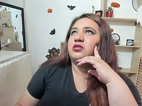 Snapshot of Khloe_Tommson_ chatting on 1, 11, 2025 Khloe Tommson online show from 1, 11, 2025