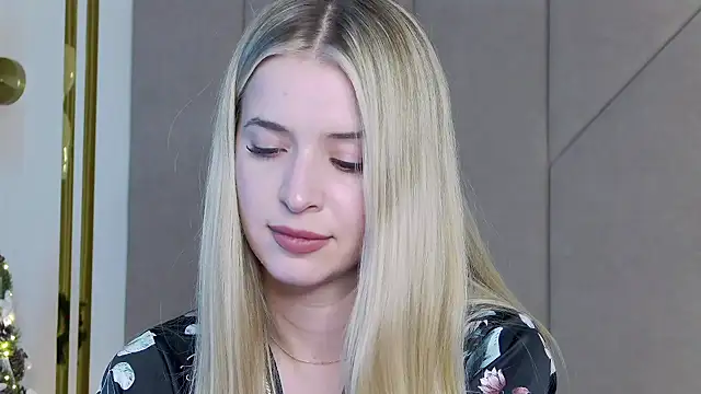 Snapshot of Touch_me chatting on 5, 12, 2025 Touch me online show from 5, 12, 2025