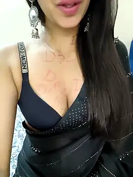 Snapshot of Cute_merry01 chatting on 8, 10, 2025 Cute merry01 online show from 8, 10, 2025