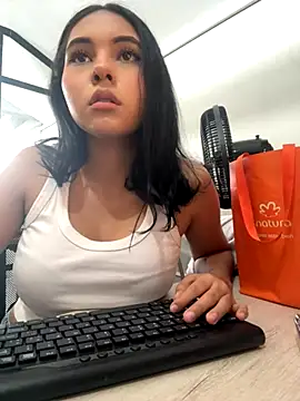 Snapshot of AlinnaRosee_ chatting on 2, 12, 2025 AlinnaRosee online show from 2, 12, 2025