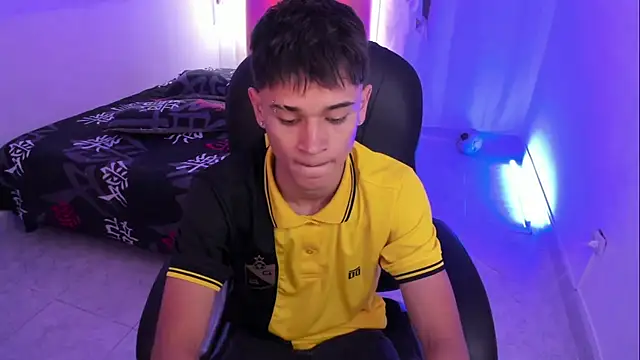 Aron Boyy online show from 4, 12, 2025