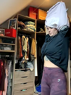 AmyStone   online show from 23, 9, 2025