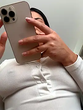 Snapshot of Lu090_ chatting on 15, 9, 2025 Lu090 online show from 15, 9, 2025