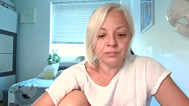 Linsy Kim online show from 20, 9, 2025