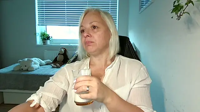 Linsy Kim online show from 14, 11, 2025