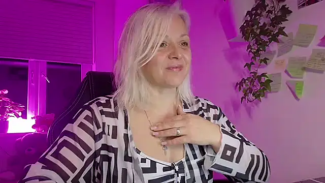 Linsy Kim online show from 11, 3, 2026