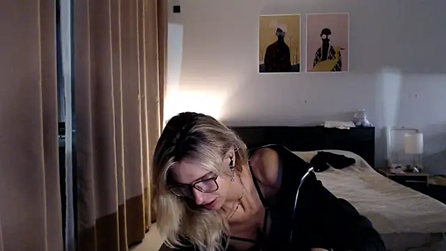 VivianCoke online show from 6, 10, 2025