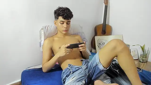 AliottTwink online show from 14, 9, 2025