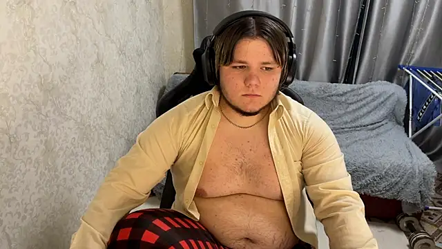 Snapshot of desiredude9 chatting on 9, 9, 2025 desiredude9 online show from 9, 9, 2025