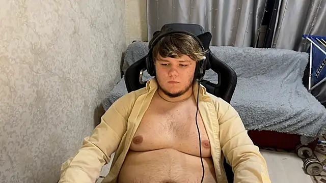 Snapshot of desiredude9 chatting on 10, 9, 2025 desiredude9 online show from 10, 9, 2025