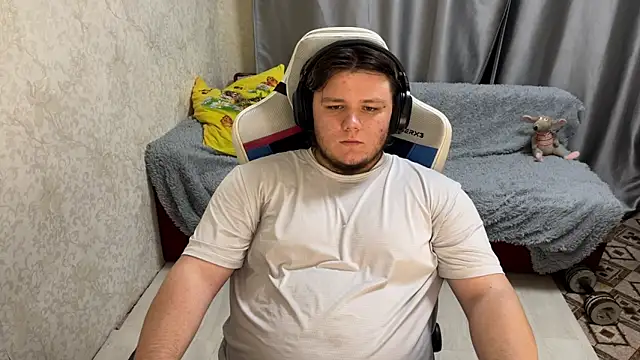 Snapshot of desiredude9 chatting on 19, 9, 2025 desiredude9 online show from 19, 9, 2025