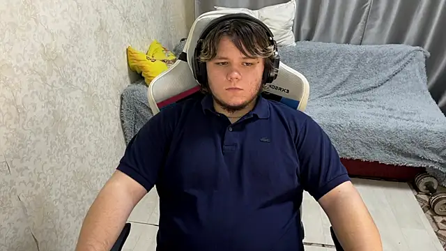 Snapshot of desiredude9 chatting on 22, 9, 2025 desiredude9 online show from 22, 9, 2025