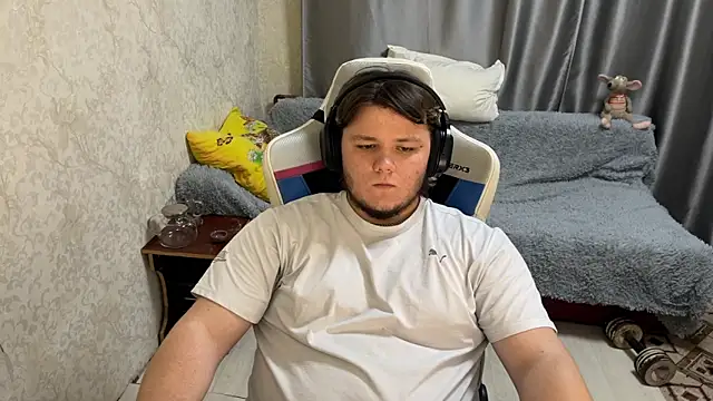 Snapshot of desiredude9 chatting on 23, 9, 2025 desiredude9 online show from 23, 9, 2025