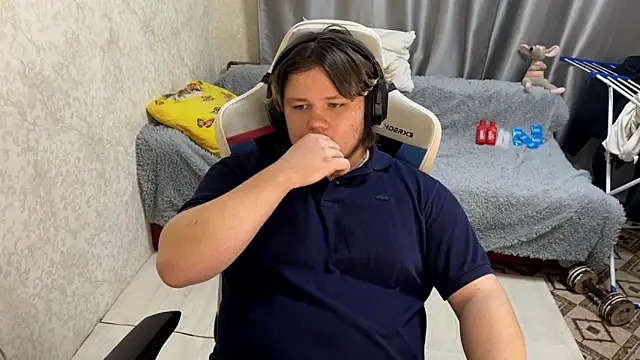 Snapshot of desiredude9 chatting on 1, 10, 2025 desiredude9 online show from 1, 10, 2025