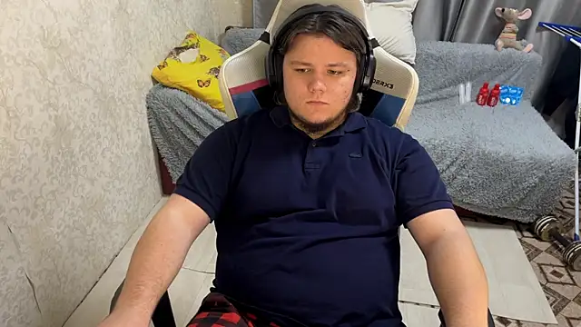 Snapshot of desiredude9 chatting on 2, 10, 2025 desiredude9 online show from 2, 10, 2025