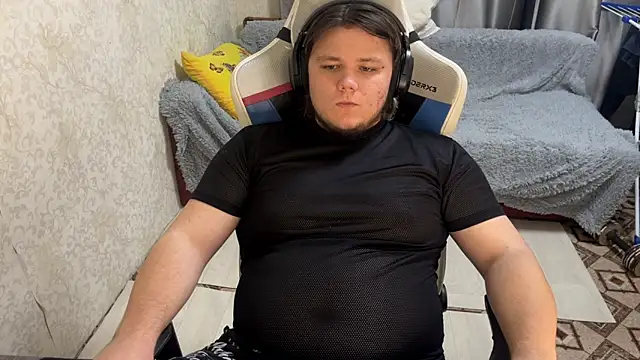 Snapshot of desiredude9 chatting on 5, 10, 2025 desiredude9 online show from 5, 10, 2025