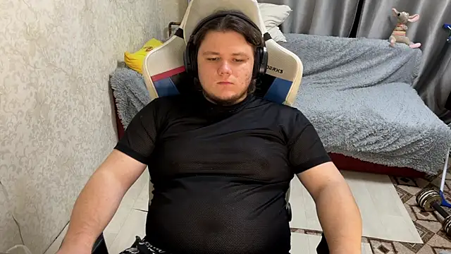 Snapshot of desiredude9 chatting on 7, 10, 2025 desiredude9 online show from 7, 10, 2025