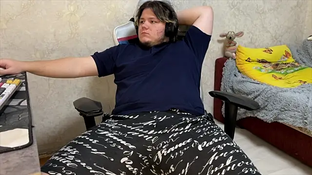 Snapshot of desiredude9 chatting on 9, 10, 2025 desiredude9 online show from 9, 10, 2025