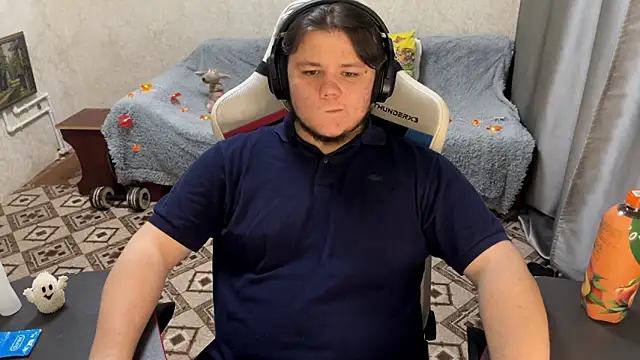 Snapshot of desiredude9 chatting on 17, 10, 2025 desiredude9 online show from 17, 10, 2025