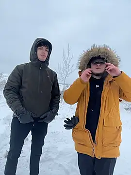 Snapshot of desiredude9 chatting on 14, 11, 2025 desiredude9 online show from 14, 11, 2025