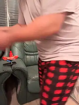 Snapshot of desiredude9 chatting on 24, 11, 2025 desiredude9 online show from 24, 11, 2025