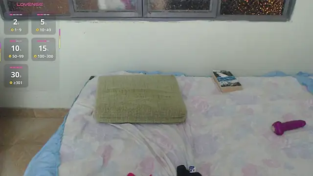 Snapshot of Juliethserna chatting on 3, 11, 2025 Juliethserna online show from 3, 11, 2025