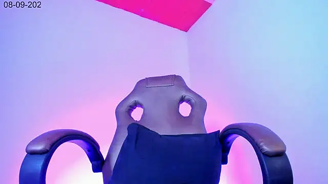 Snapshot of Nova-evs chatting on 9, 9, 2025 Nova-evs online show from 9, 9, 2025