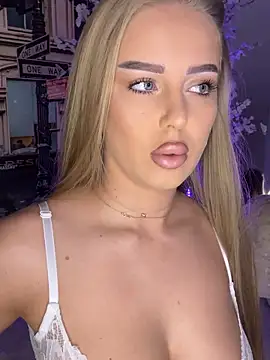 AubrieleRouj1 online show from 17, 4, 2026