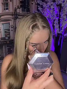 AubrieleRouj1 online show from 21, 4, 2026