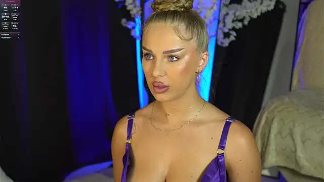 Snapshot of AubrieleRouj1 chatting on 19, 6, 2026 AubrieleRouj1 online show from 19, 6, 2026