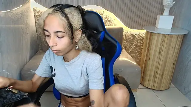 Snapshot of Agnis_ink_r chatting on 22, 10, 2025 Agnis ink r online show from 22, 10, 2025