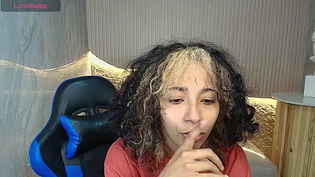 Snapshot of Agnis_ink_r chatting on 8, 11, 2025 Agnis ink r online show from 8, 11, 2025