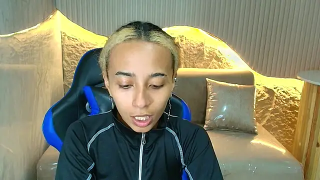 Snapshot of Agnis_ink_r chatting on 12, 11, 2025 Agnis ink r online show from 12, 11, 2025