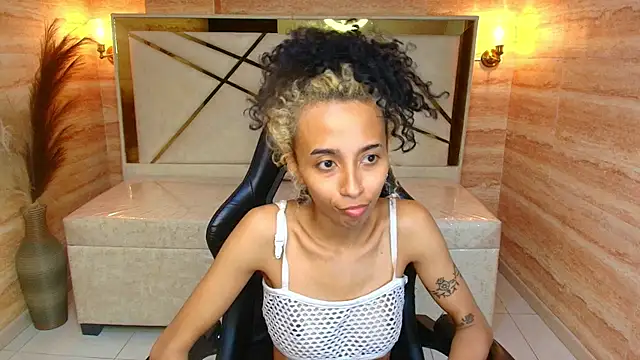 Snapshot of Agnis_ink_r chatting on 15, 11, 2025 Agnis ink r online show from 15, 11, 2025