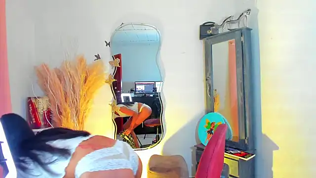 REINA ADAHARA online show from 17, 12, 2025