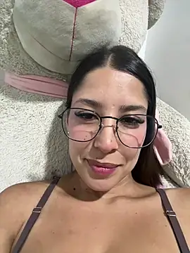 Snapshot of luvely chatting on 8, 3, 2026 luvely online show from 8, 3, 2026