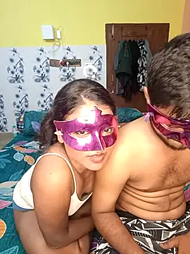 Snapshot of WB_couple143 chatting on 9, 9, 2025 WB couple143 online show from 9, 9, 2025