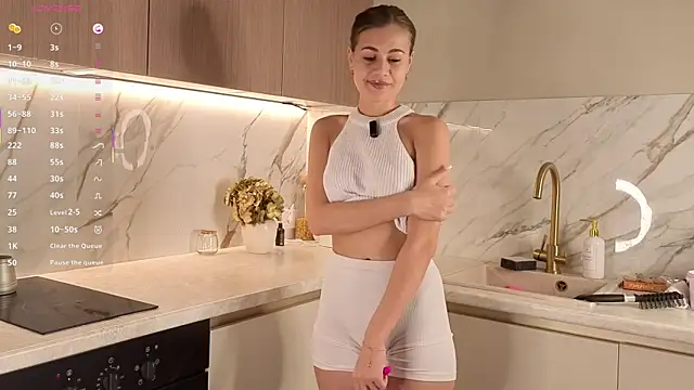 Snapshot of MorteBelle chatting on 27, 10, 2025 MorteBelle online show from 27, 10, 2025